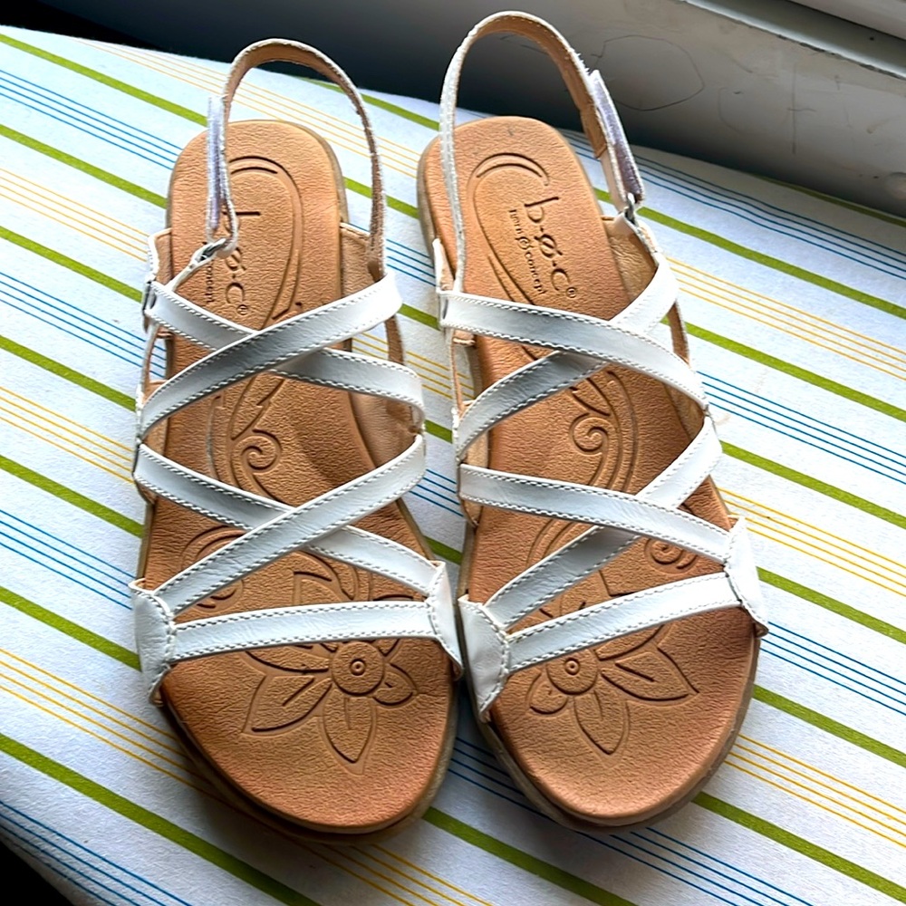 Low sandals